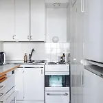 1br Next To Railway Station, Free Parking, Balcony