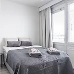 1br Next To Railway Station, Free Parking, Balcony *