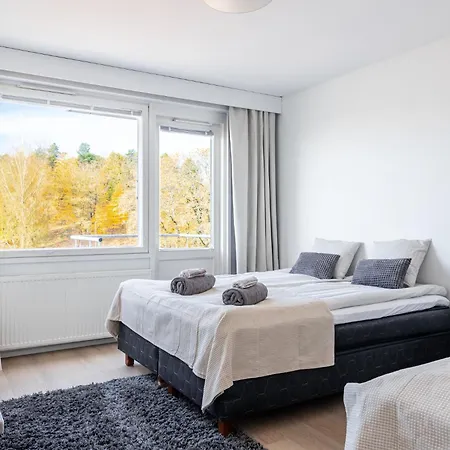 1br Next To Railway Station, Free Parking, Balcony *