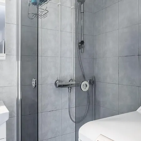 1br Next To Railway Station, Free Parking, Balcony * ラハティ