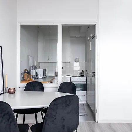 1br Next To Railway Station, Free Parking, Balcony * لاهتي