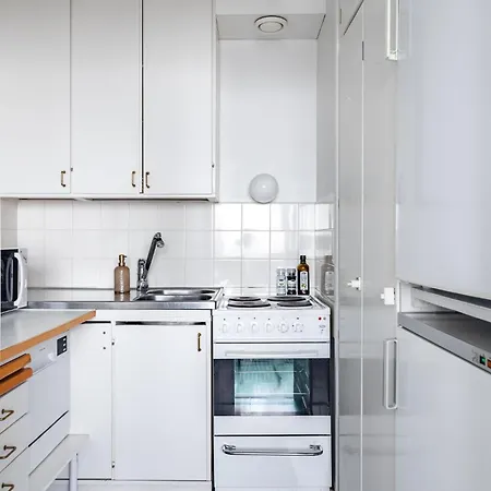 1br Next To Railway Station, Free Parking, Balcony
