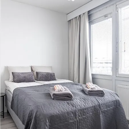 1br Next To Railway Station, Free Parking, Balcony *