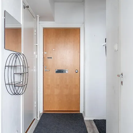 1br Next To Railway Station, Free Parking, Balcony