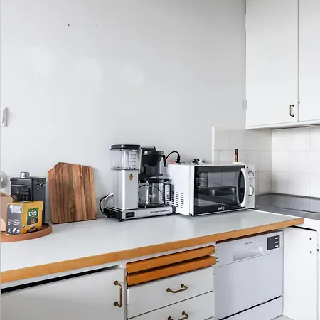 1br Next To Railway Station, Free Parking, Balcony *