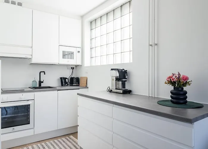 شقة 1br Next To Railway Station, Free Parking, Balcony *