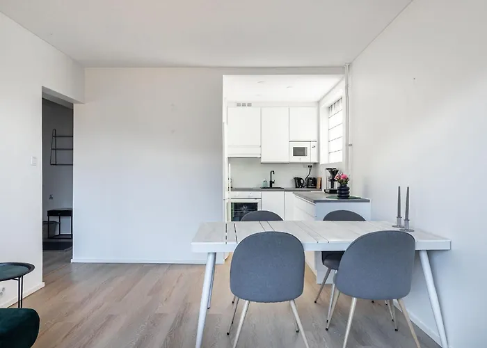 1br Next To Railway Station, Free Parking, Balcony شقة