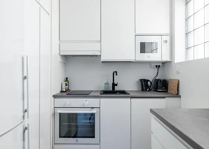 شقة 1br Next To Railway Station, Free Parking, Balcony لاهتي