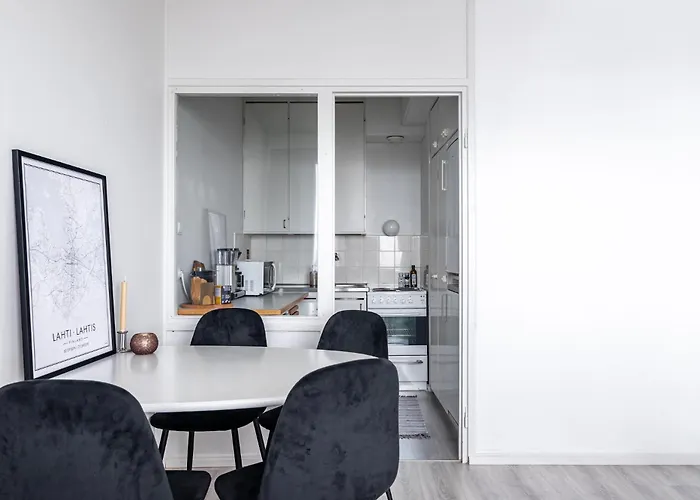 1br Next To Railway Station, Free Parking, Balcony * لاهتي