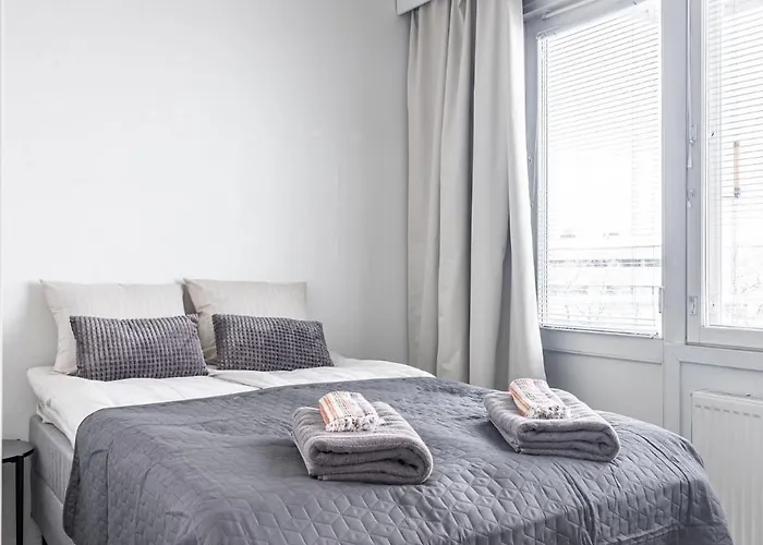 1br Next To Railway Station, Free Parking, Balcony *